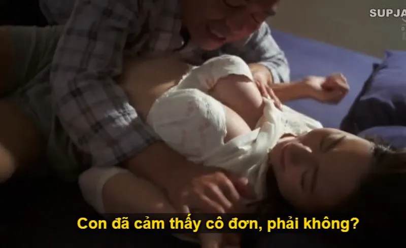 Nhìn con trai mải miết lao đầu vào việc khiến bạn gái nó lẻ loi cô quạnh, bố chồng nổi hứng liều lĩnh đè ra làm tình với con dâu.